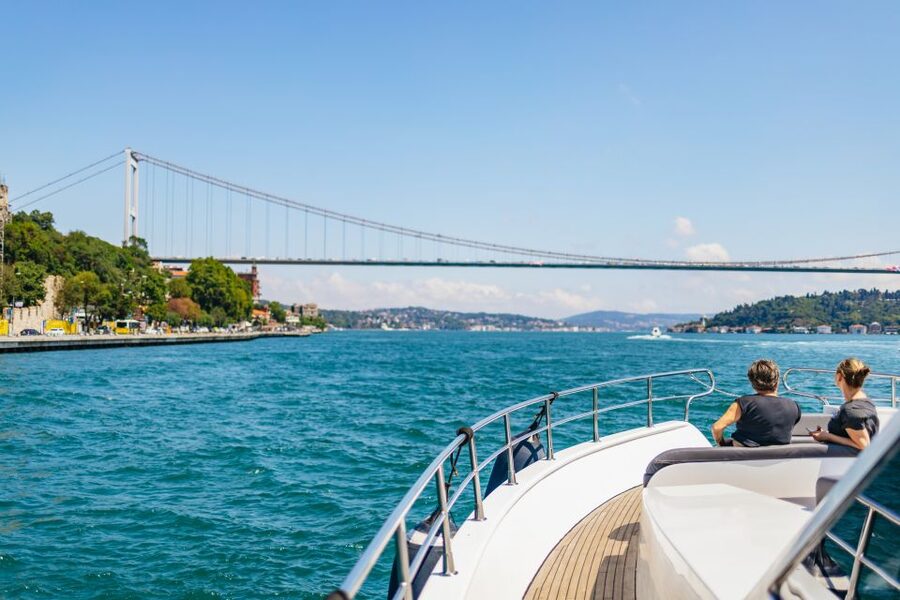 Istanbul: Bosphorus Yacht Cruise with Stopover on Asian Side - Dolmabahçe and Ortaköy: Ottoman grandeur from the water
