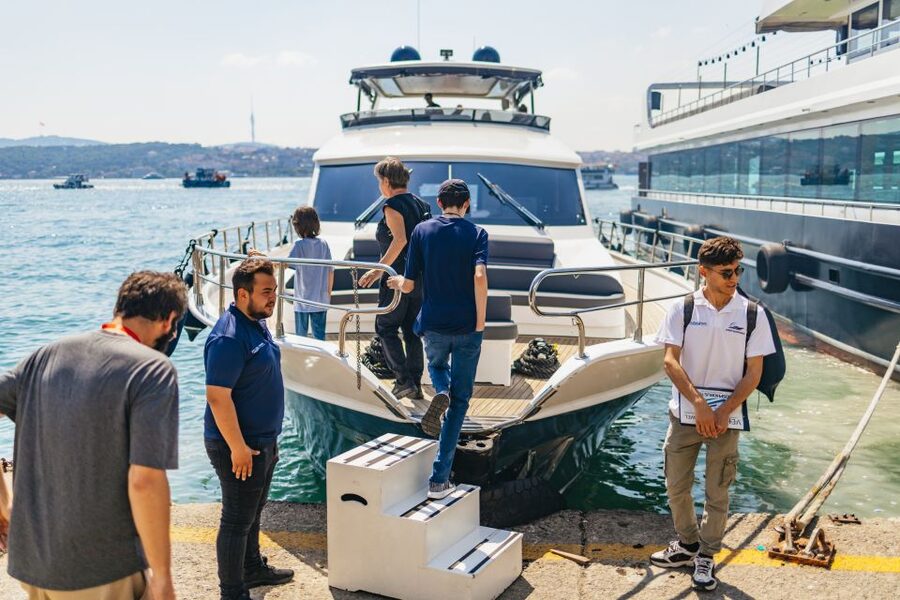 Istanbul: Bosphorus Yacht Cruise with Stopover on Asian Side - Under the bridges and past the polished waterfront
