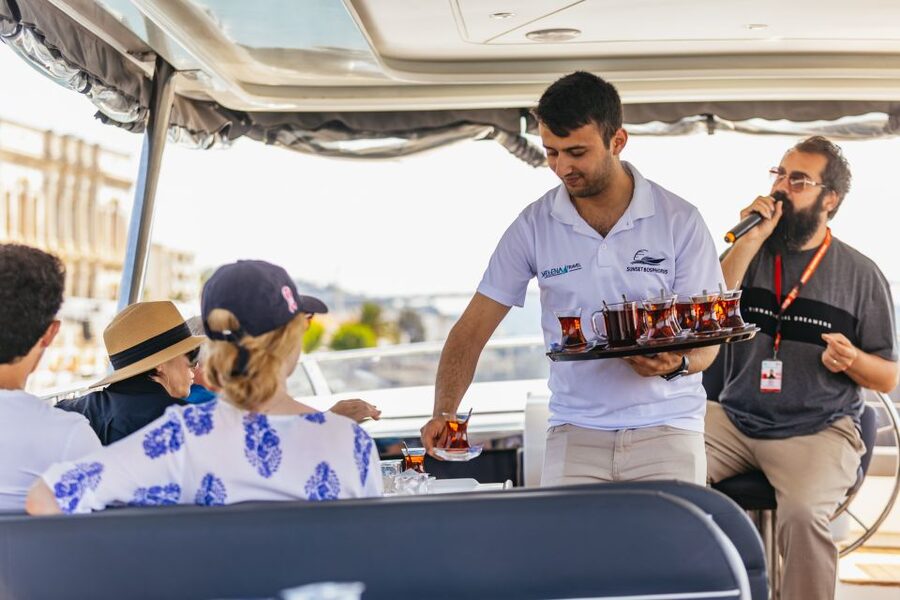 Istanbul: Bosphorus Yacht Cruise with Stopover on Asian Side - Rumeli Fortress and the northern section