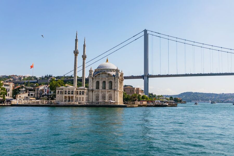 Istanbul: Bosphorus Yacht Cruise with Stopover on Asian Side - Anatolian Fortress, Beylerbeyi, Üsküdar, and Maiden’s Tower