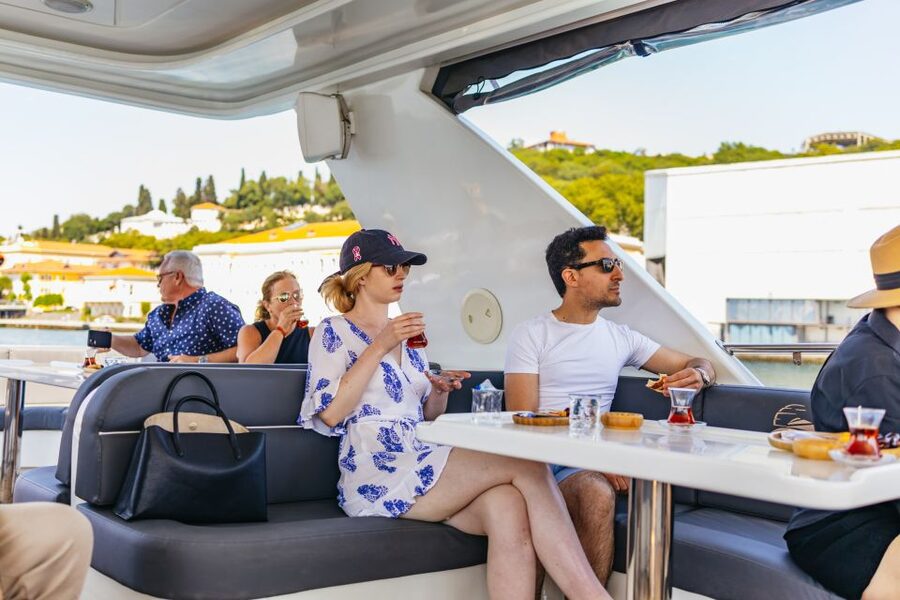 Istanbul: Bosphorus Yacht Cruise with Stopover on Asian Side - What is served onboard