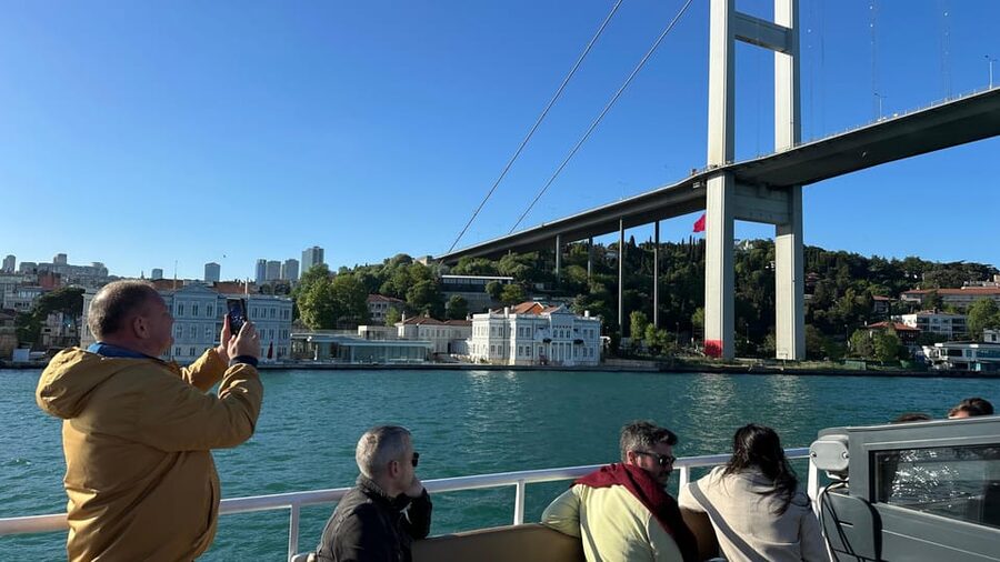 Istanbul: Daytime or Sunset Sightseeing Cruise & Audio Guide - Maiden’s Tower and the Asian shore