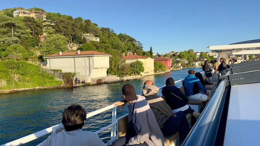 Istanbul: Daytime or Sunset Sightseeing Cruise & Audio Guide - What the food and drink options add