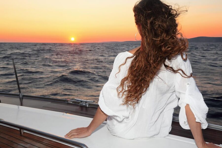 Istanbul: Morning or Sunset Cruise with Guide and Snacks - Beylerbeyi Palace and the return toward central Istanbul