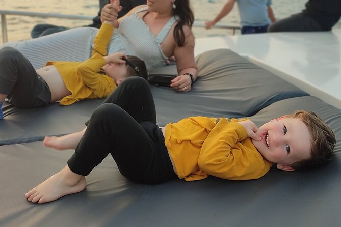 Istanbul Sunset Cruise on Luxury Yacht - Guided Group Cruise - Anadolu Hisarı, Kuleli, and Beylerbeyi