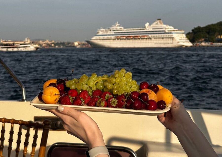 Istanbul: Sunset or Day Small-Group Yacht Cruise with Snacks - Daytime or sunset: which departure should you choose?