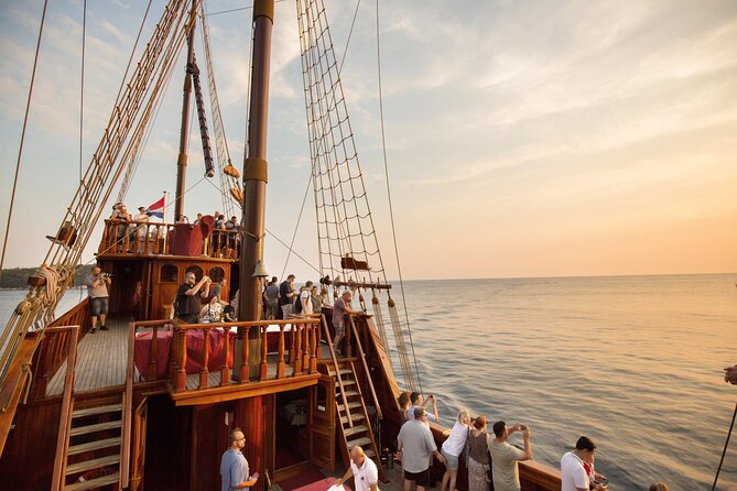 Karaka - The Best Dubrovnik Sunset Cruise (adults only) - Drinks, service, and the onboard atmosphere