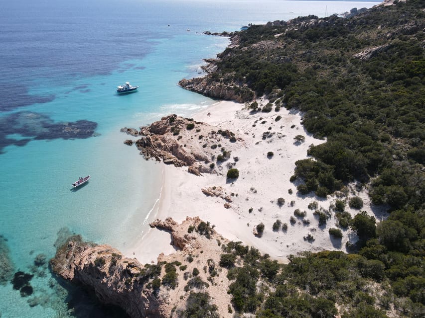 La Maddalena: Archipelago Boat Tour - Sights between the islands