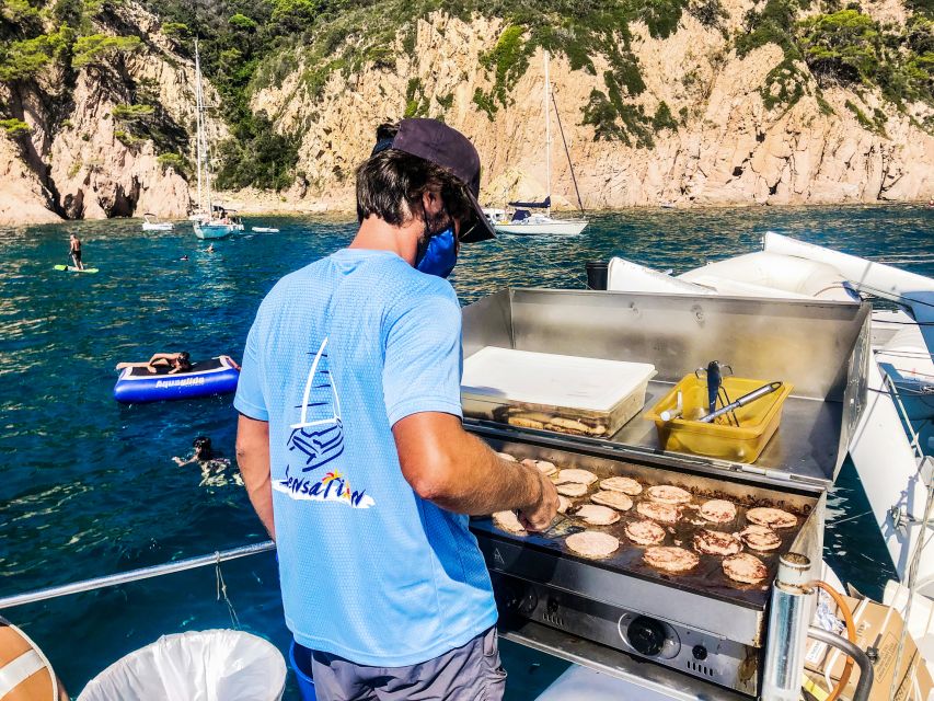 Lloret de Mar: Catamaran Sailing Cruise with BBQ and Drinks - What arrives for lunch on the boat