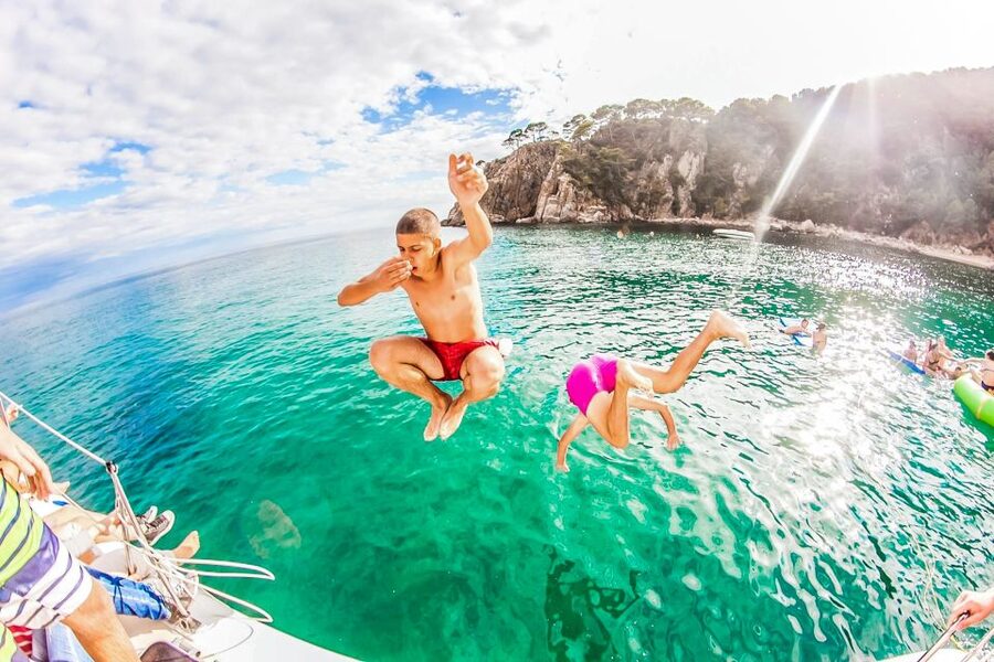 Lloret de Mar: Catamaran Sailing Cruise with BBQ and Drinks - Beer, sangria, music, and the return trip