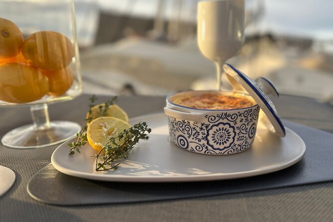 Luxury Catamaran Cruise, Dia Island –Open Bar & Lunch -Top Rated! - Booking, Cancellation, and Practical Details