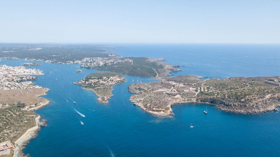 Mahon: Harbor Boat Tour with Underwater Viewing & Commentary - Should you book the Mahón harbor cruise?