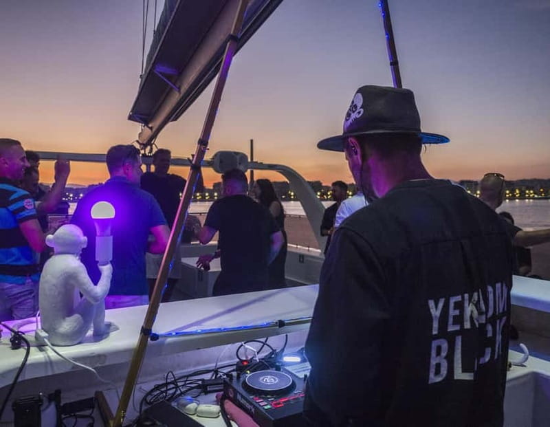 Malaga: Catamaran Sunset or Night Cruise w/ Live DJ & Drink - Key points before you book