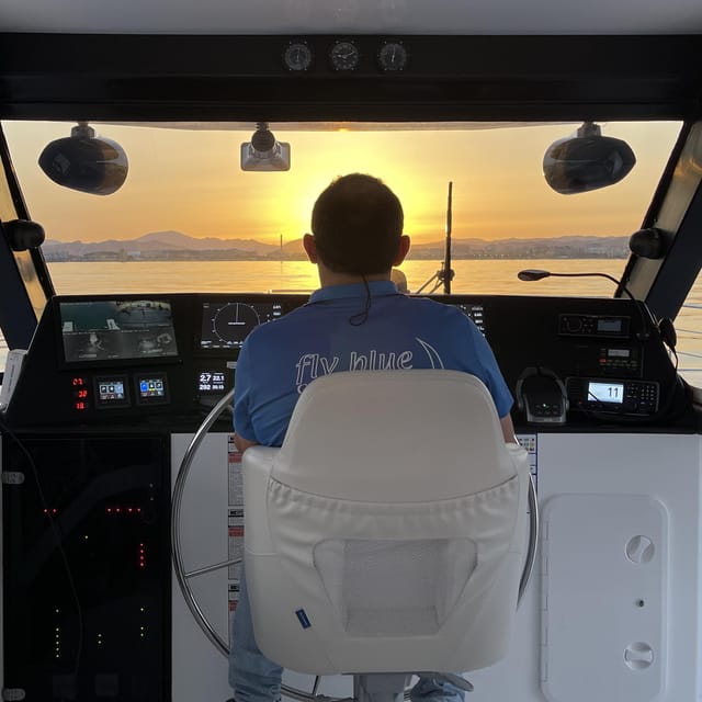 Málaga: Sunset Catamaran Trip - Timing, delays, and the winter change