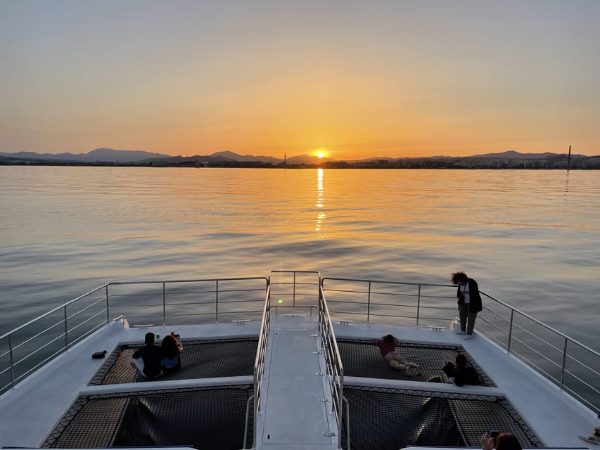 Málaga: Sunset Catamaran Trip - Finding the best seat for sunset