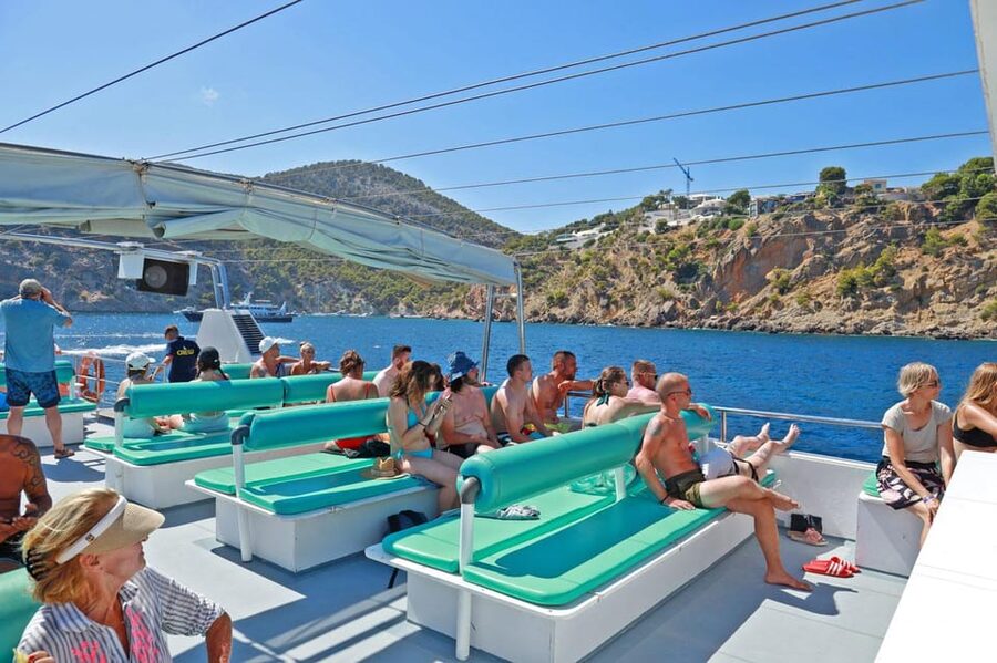 Mallorca: 2-Hour Coastline & Malgrat Islands Catamaran Tour - Returning along the Calvià coast