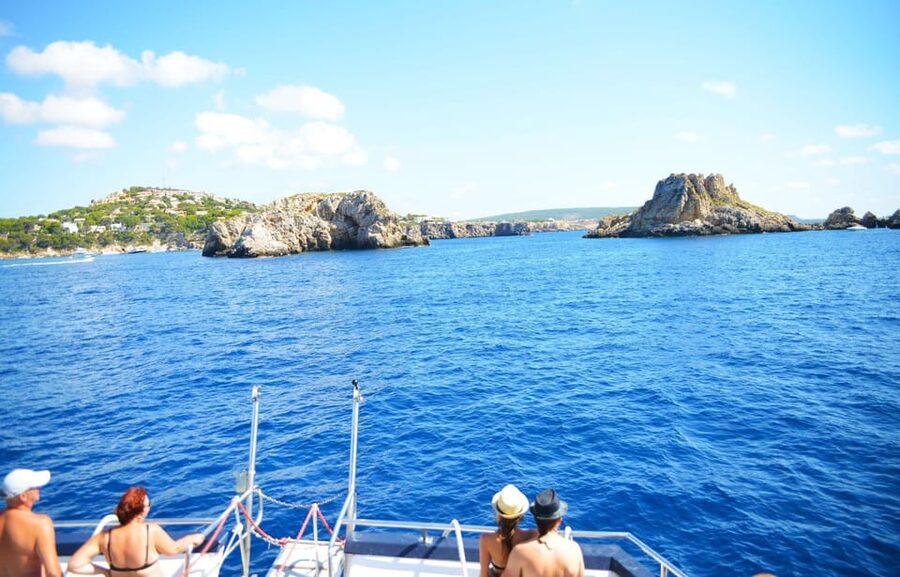 Mallorca: 2-Hour Coastline & Malgrat Islands Catamaran Tour - How good is the crew and commentary?