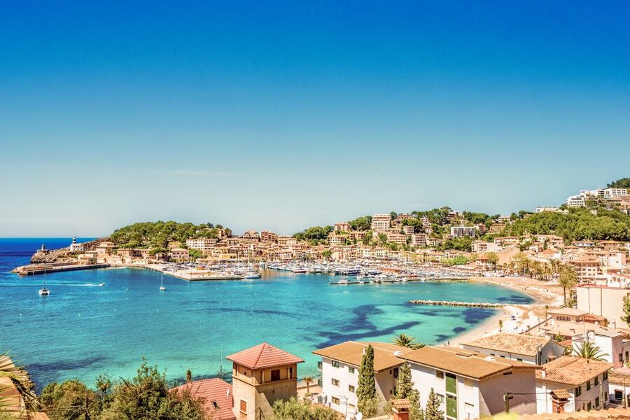 Mallorca: Island Trip by Train, Tramway, and Boat - Sóller Port: beaches, boats, and a quick decision