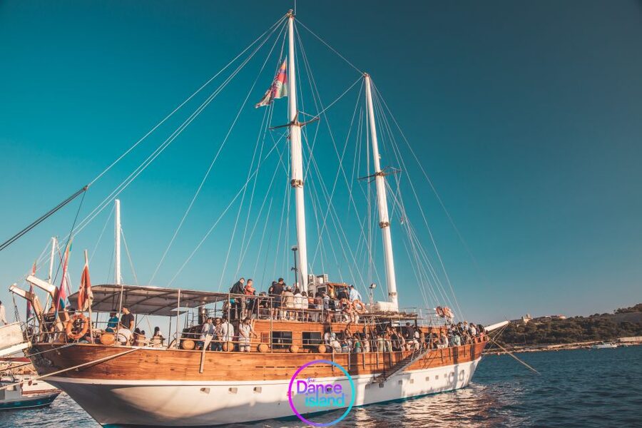 Malta: Sailboat Party with an Open Bar, Snack, and Swimming - The Open Bar: What Your €70 Includes