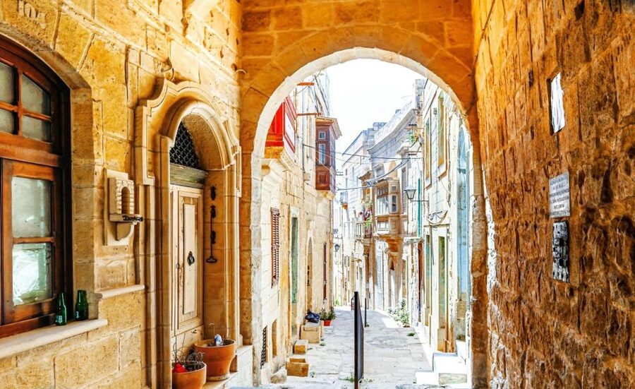 Malta: The Three Fortified Cities Tour including Boat Trip - Walking Through Vittoriosa’s Narrow Streets