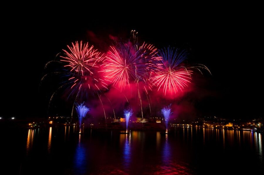 Malta: Valletta, Sliema, Bugibba Fireworks Festival Cruise - Why a boat is the right place for Malta’s fireworks
