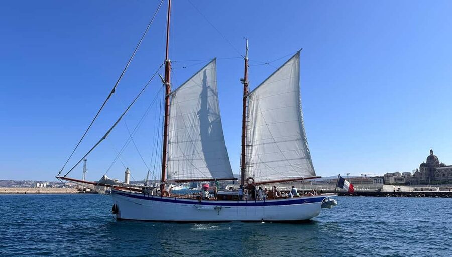 Marseille: Calanques Sailing Cruise with Lunch and Wine - Who should book this day at sea?