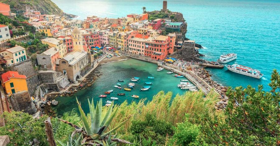 Milan: Cinque Terre Full-Day Guided Trip With Cruise - Arriving through La Spezia
