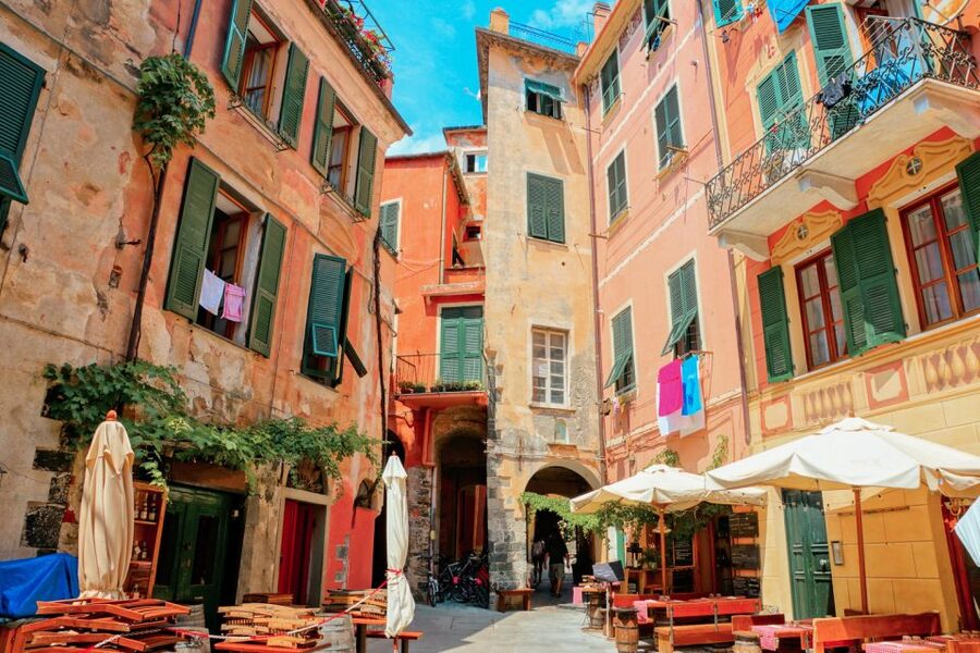 Milan: Cinque Terre Full-Day Guided Trip With Cruise - The boat from La Spezia to Manarola