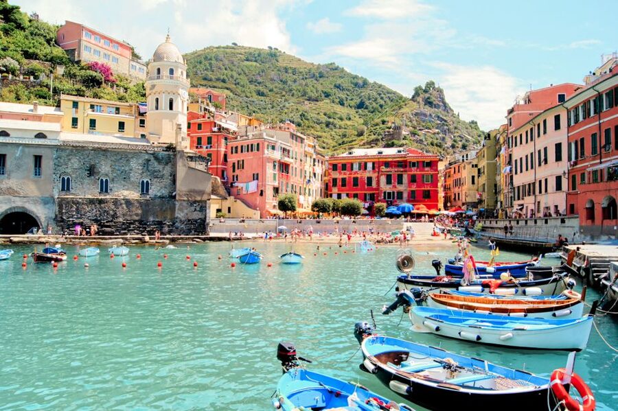 Milan: Cinque Terre Full-Day Guided Trip With Cruise - Guides, group organization, and communication