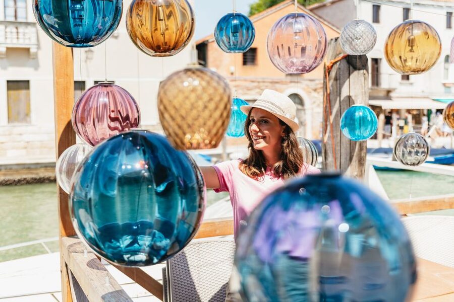 Murano & Burano: Boat Tour with Guide & Glass Factory Visit - Murano: a short lesson in glassmaking