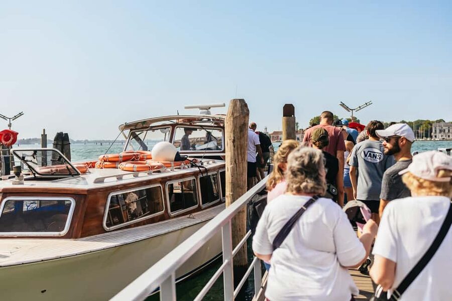 Murano & Burano Guided Tour by Private Boat with Glassmaking - Guides make the schedule work