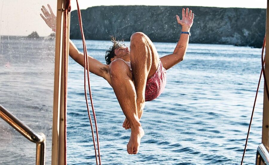 Mykonos: Sunset Boat Party with Open Bar & Live DJ - When the DJ turns the boat into a party