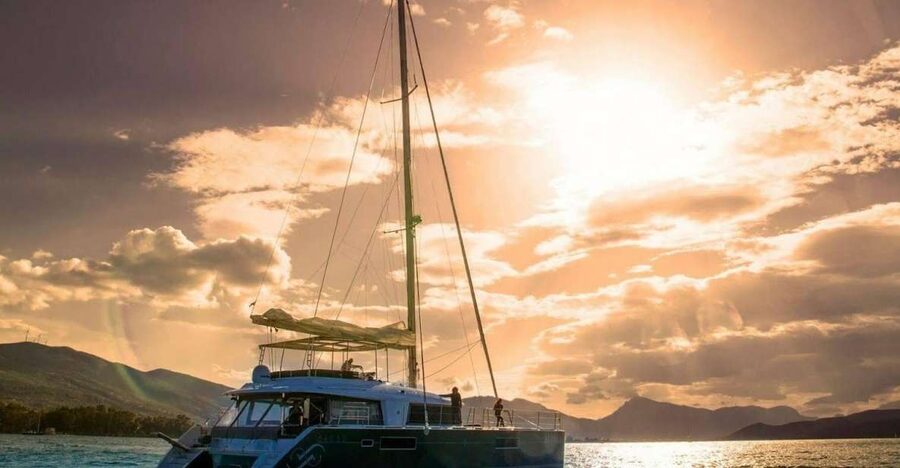 Naxos: Catamaran Cruise with Lunch & Drinks - Swimming stops around Naxos and Paros