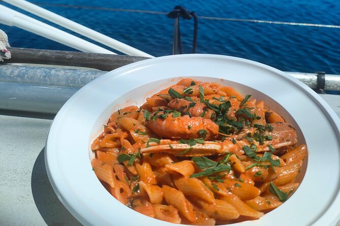 One day excursion on a sailing boat in the Gulf of Alghero - Cala Dragunara gives you the biggest break
