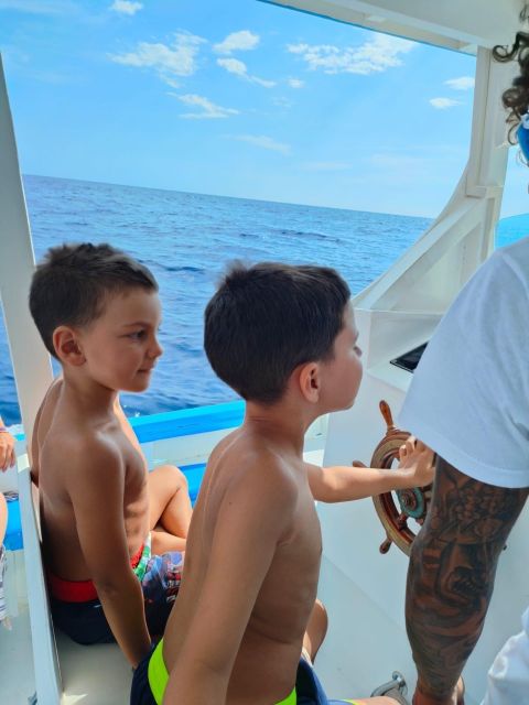 Palinuro: Costa del Mito Boat Tour - The guide makes the difference