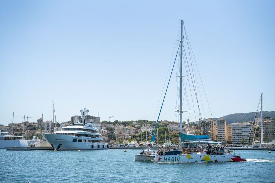 Palma de Mallorca: 5-Hour Catamaran Cruise with Lunch & Swim - Leaving Palma beneath the cathedral and cruise ships