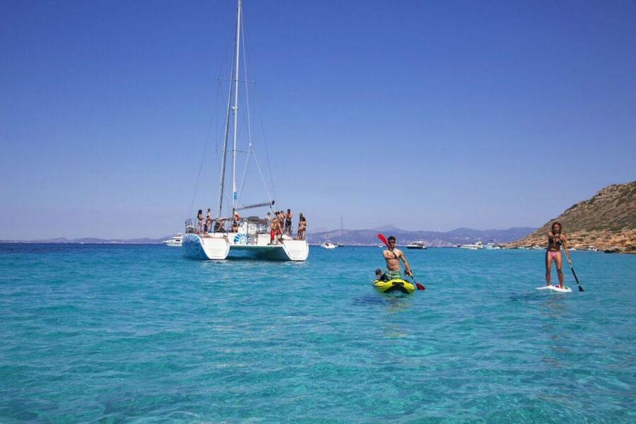 Palma de Mallorca: Deluxe Catamaran Sailing Tour with Meal - Why the sunset option feels different