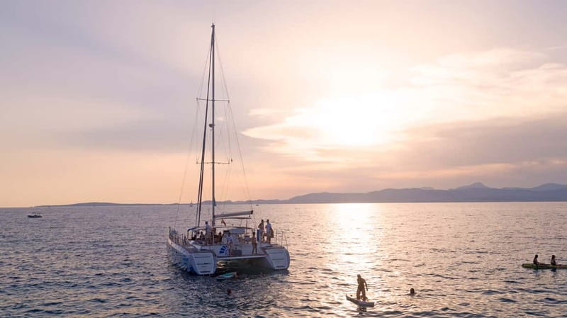 Palma de Mallorca: Deluxe Catamaran Sailing Tour with Meal - Leaving Palma for Cala Vella