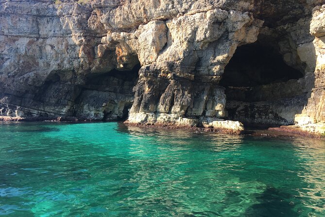 Polignano a Mare boat tour emotions, caves, diving and appetizers - Grotta Azzurra and the changing light