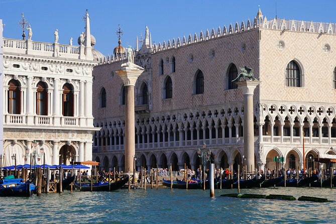 Private 3 hrs Venice Tour: St Mark's, Walking tour & Boat tour - St. Mark’s Square gives you the right starting point