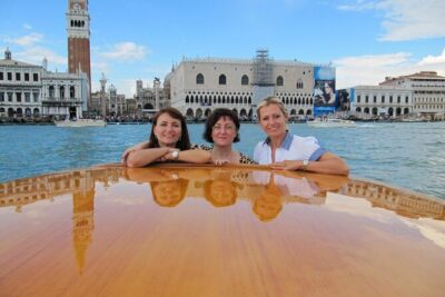 Private Venice 2 hrs Tour: Boat & Walking Tour with food tasting