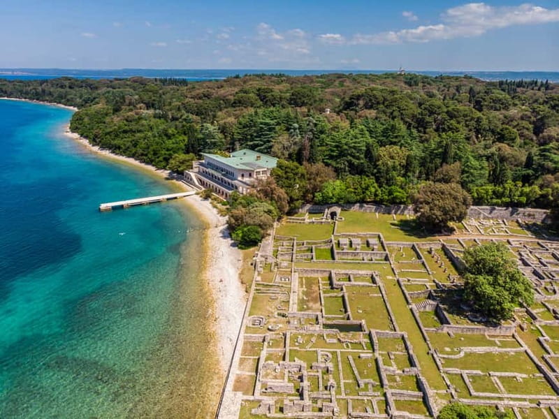 Pula: All-Inclusive Brijuni Boat Tour w Lunch, Drinks & Swim - Lunch served while the boat keeps moving