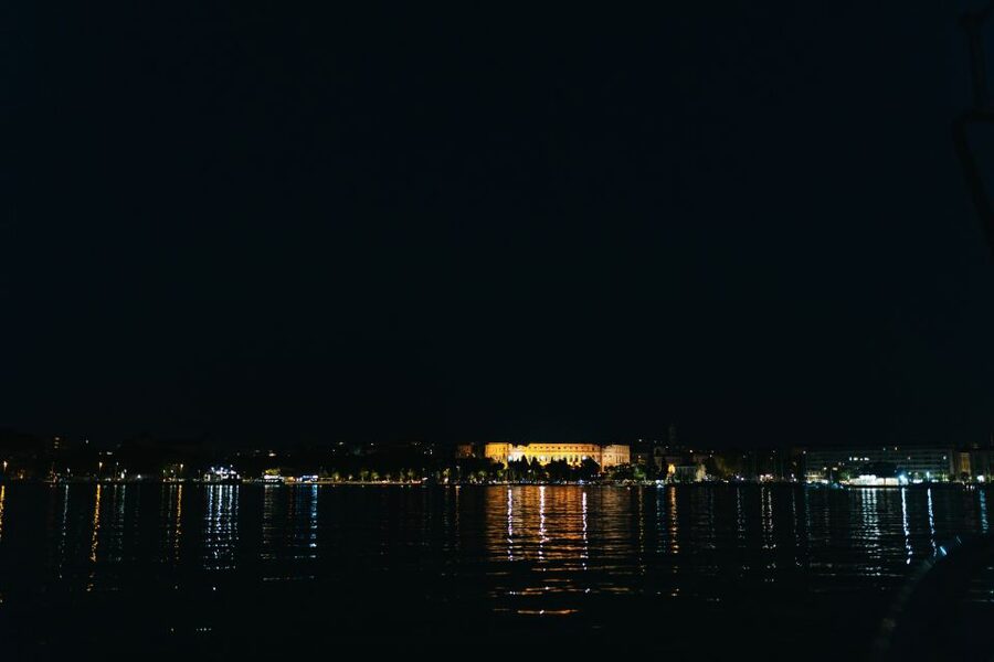 Pula: Dolphin&Sunset Cruise in Brijuni with Dinner&Drinks - Guides and the human side of the cruise