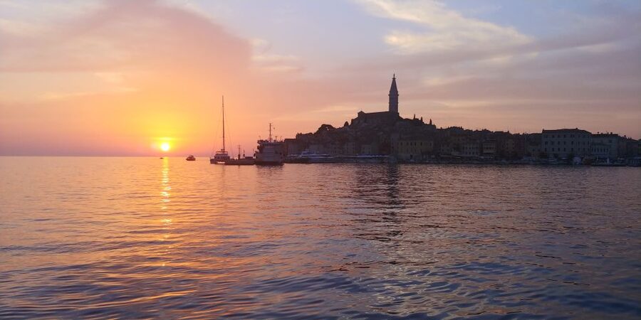 Rovinj: Sunset Boat Trip with Dolphin Watching - The Sunset Return to Rovinj
