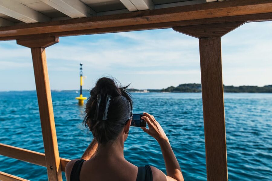 Rovinj: Sunset Cruise with Swim Stop, Drinks, and Fruits - Drinks, fruit, and the family atmosphere