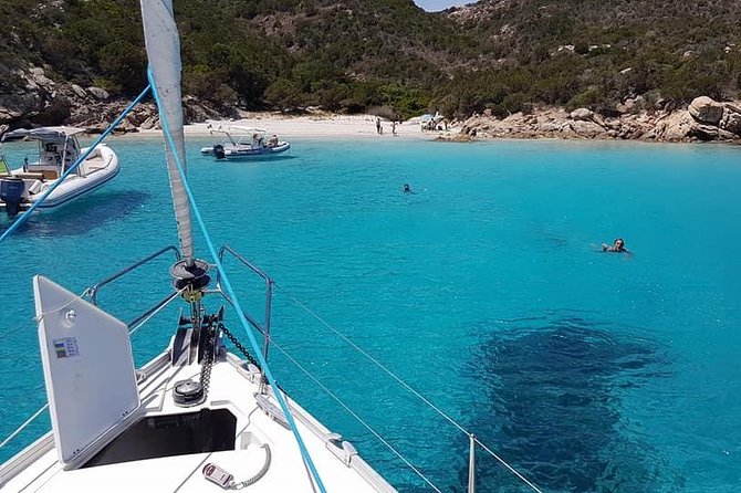 Sailboat tour from PALAU to the Maddalena Archipelago. - The people make the small group work
