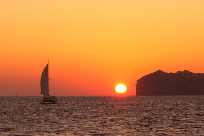Santorini Caldera Sailing Tour with BBQ Lunch and Drinks - Swimming, snorkeling, and the towel question
