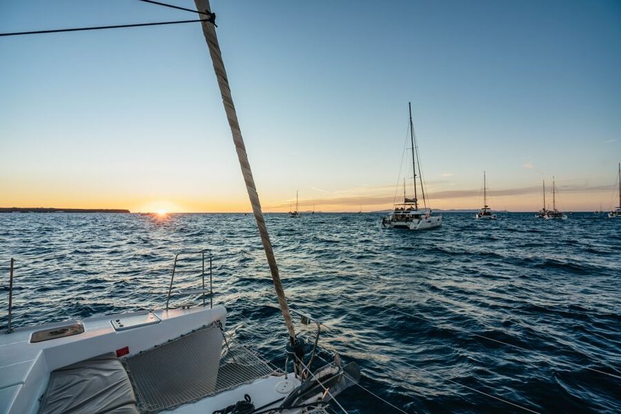 Santorini: Catamaran Caldera Cruise with Meal and Drinks - The caldera, volcano, and hot springs