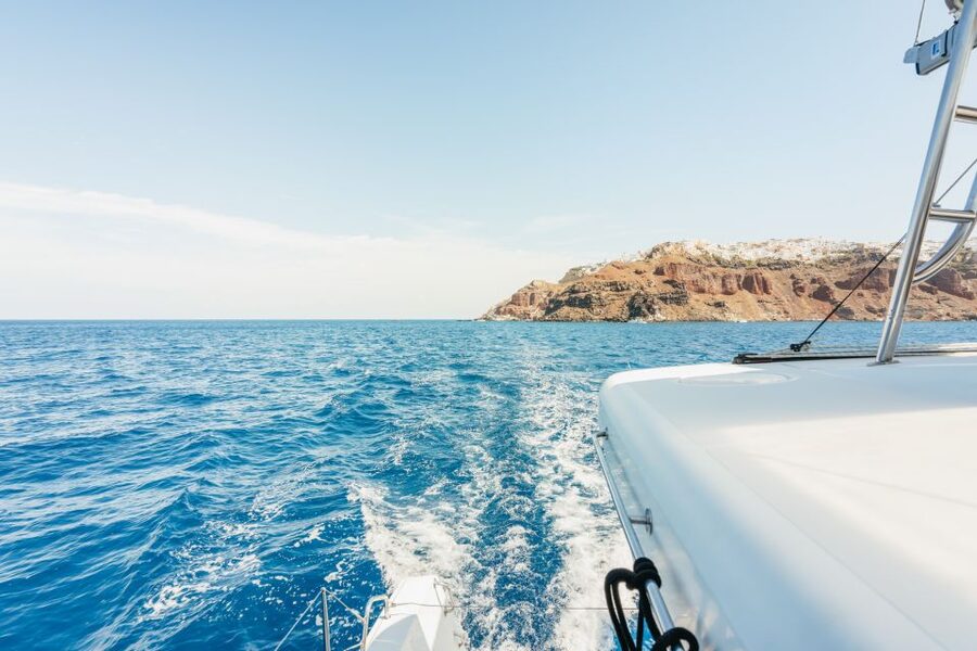 Santorini: Luxury Catamaran Day Trip with Meal and Open Bar - White Beach sea caves and volcanic swimming