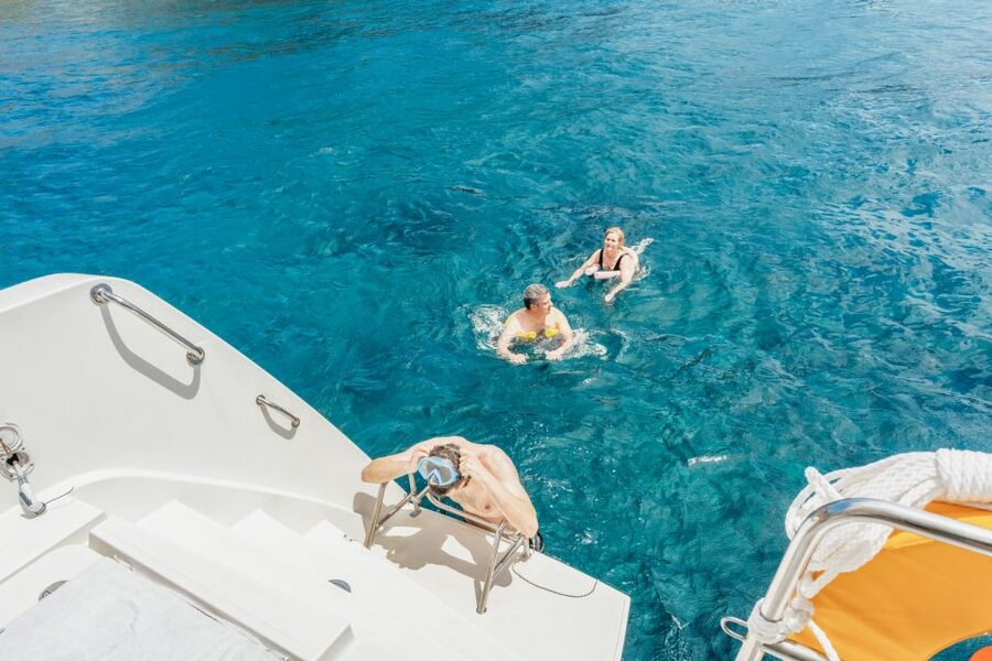 Santorini: Luxury Catamaran Day Trip with Meal and Open Bar - A Greek meal that earns its place in the itinerary